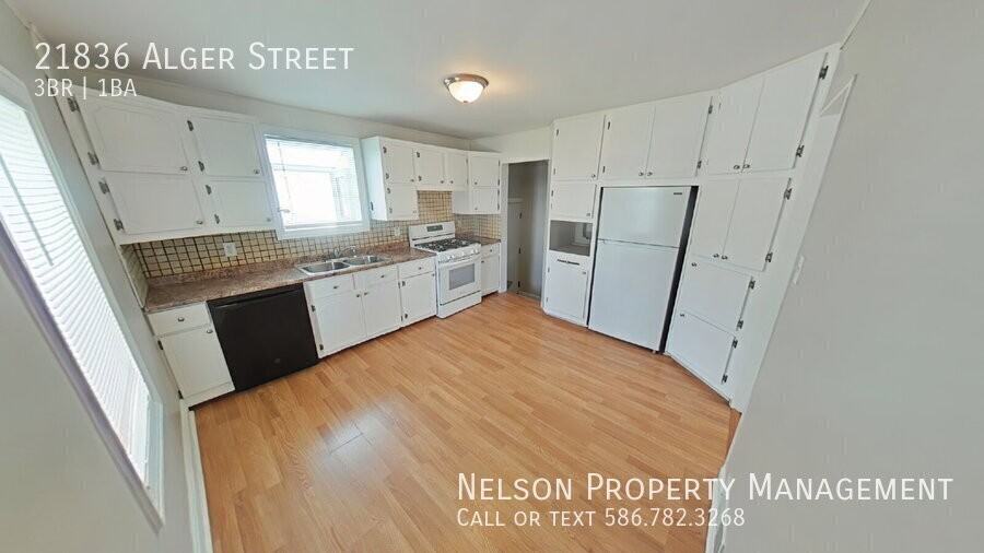 21836 Alger St - Photo 3 of 10