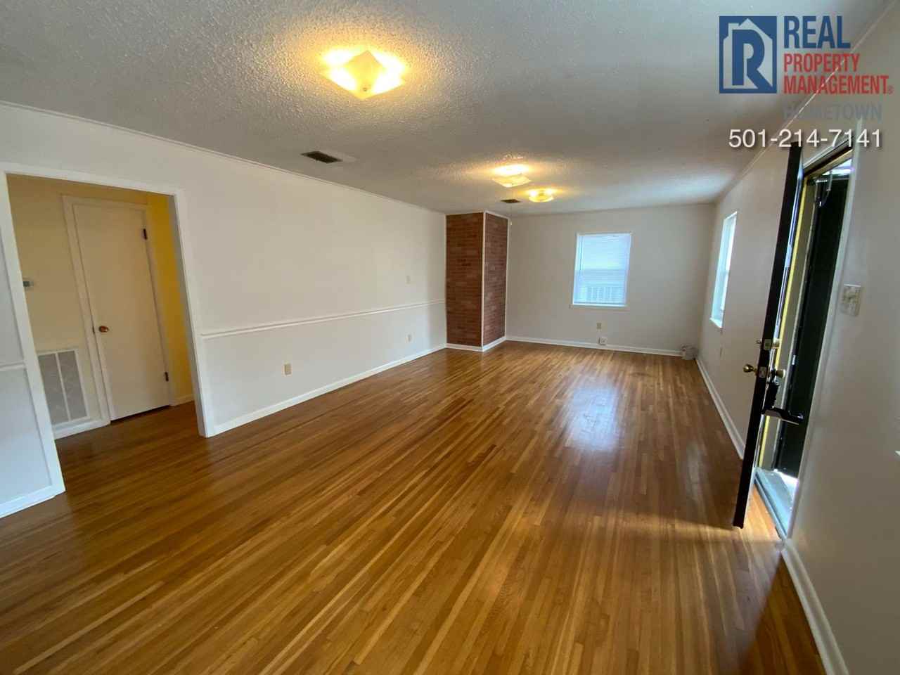 711 W 54th St - Photo 3 of 16