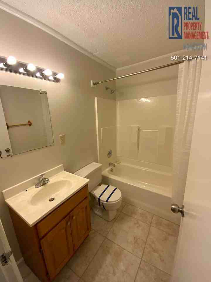 711 W 54th St - Photo 6 of 16