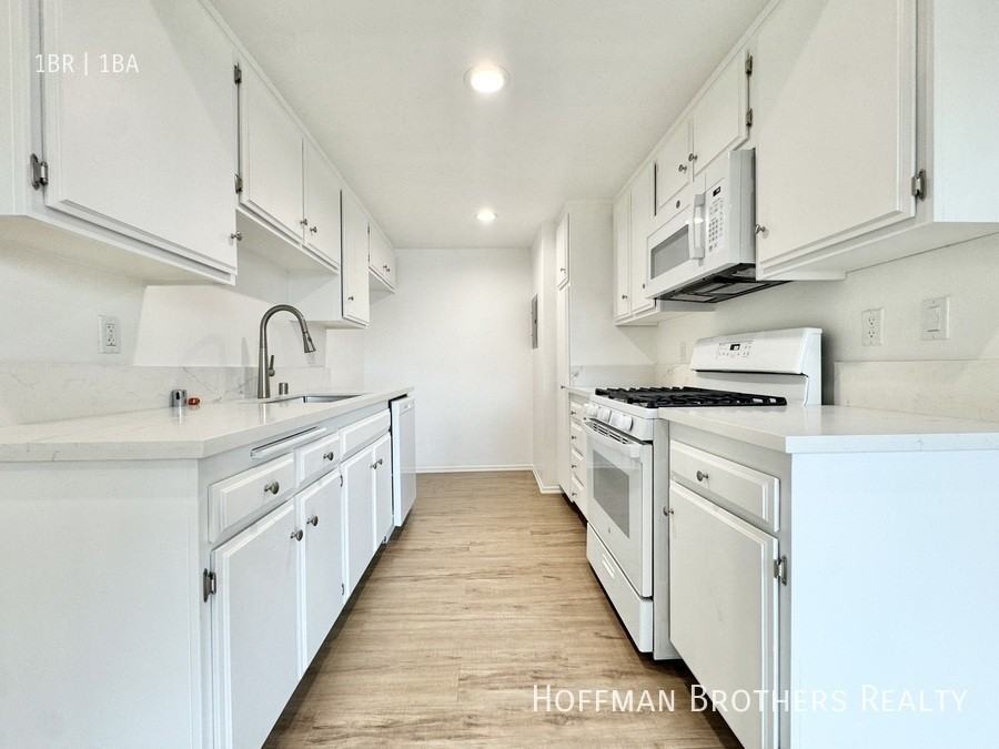 12235 Magnolia Blvd #306