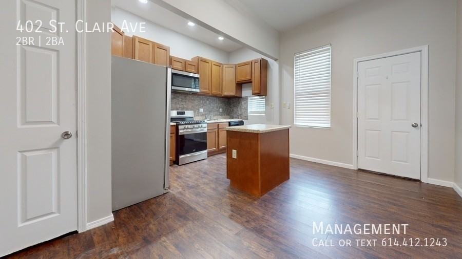 402 Saint Clair Ave - Photo 4 of 10