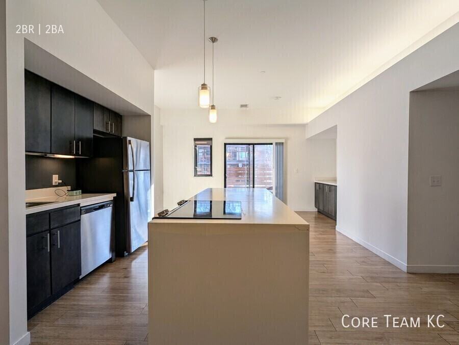 662 E 63rd St #103