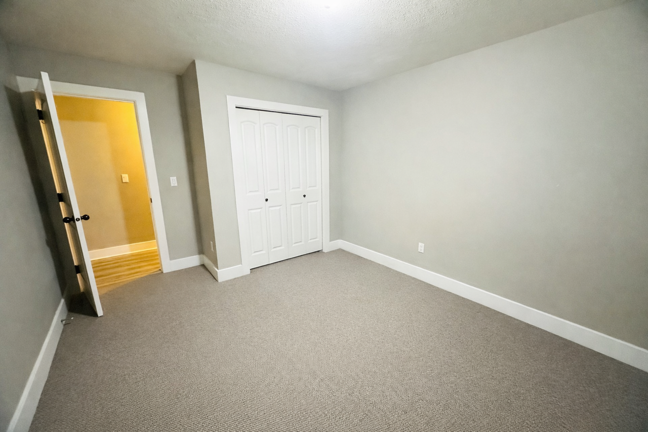 9751 160A Street - Photo 5 of 7