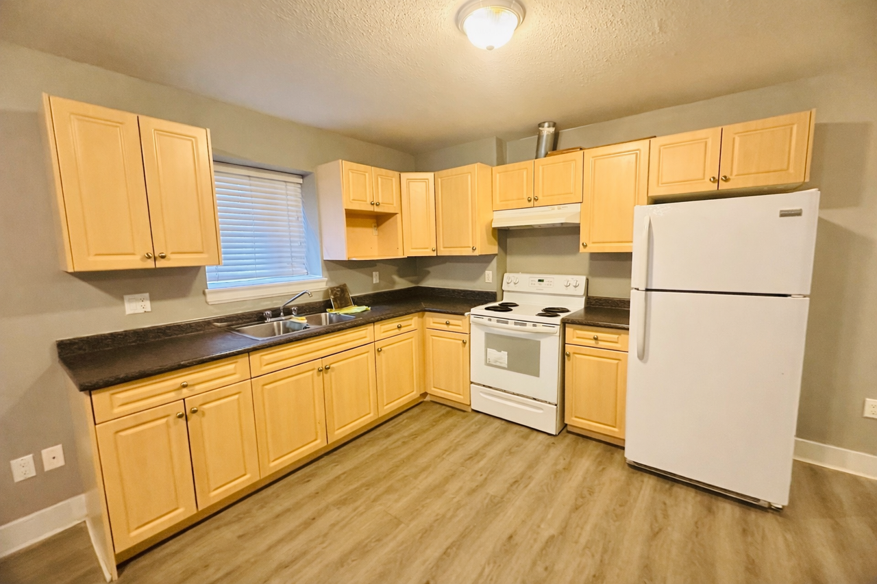 9751 160A Street - Photo 2 of 7