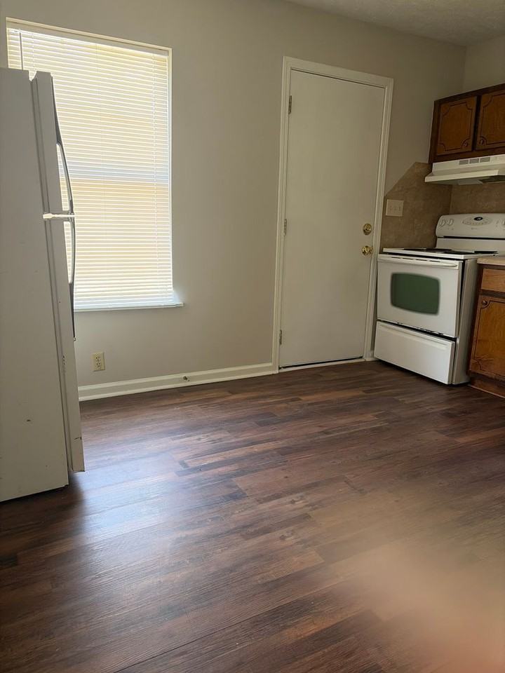 40 Monroe Ave - Photo 3 of 10