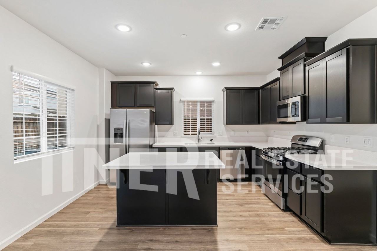 5032 Cloud Burst Way - Photo 3 of 28