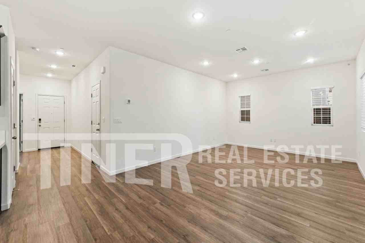 5032 Cloud Burst Way - Photo 7 of 28