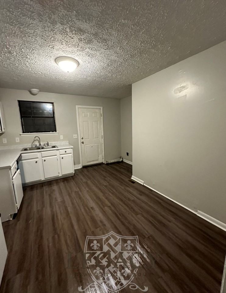 508 Cedarmont Dr #1 - Photo 3 of 7