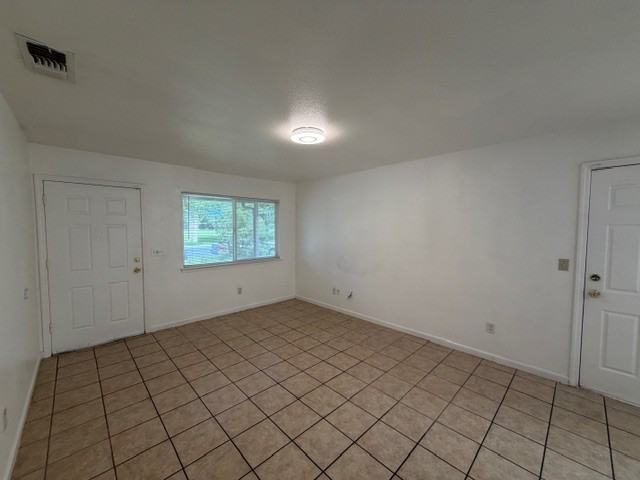 513 N Riverside Dr #1 - Photo 3 of 20