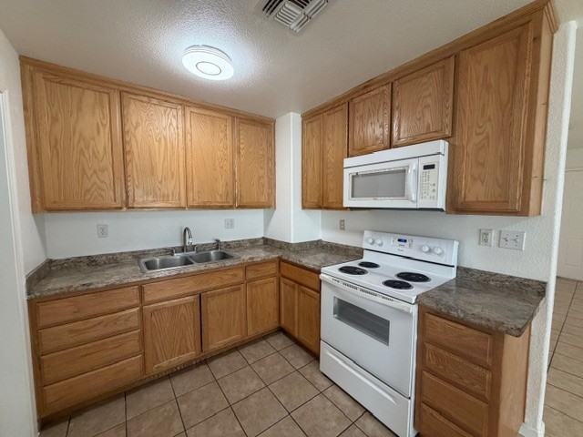 513 N Riverside Dr #1 - Photo 5 of 20
