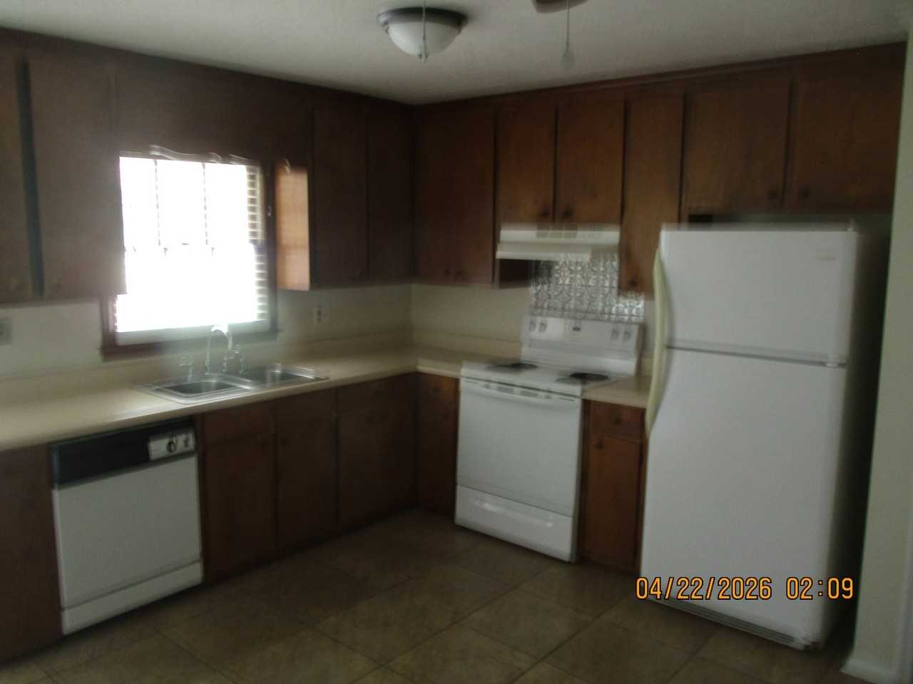 1610 Whisperwood St Apt A - Photo 3 of 9