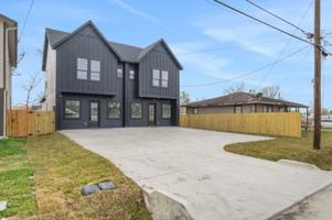 featured image of 7956 Bonaire St