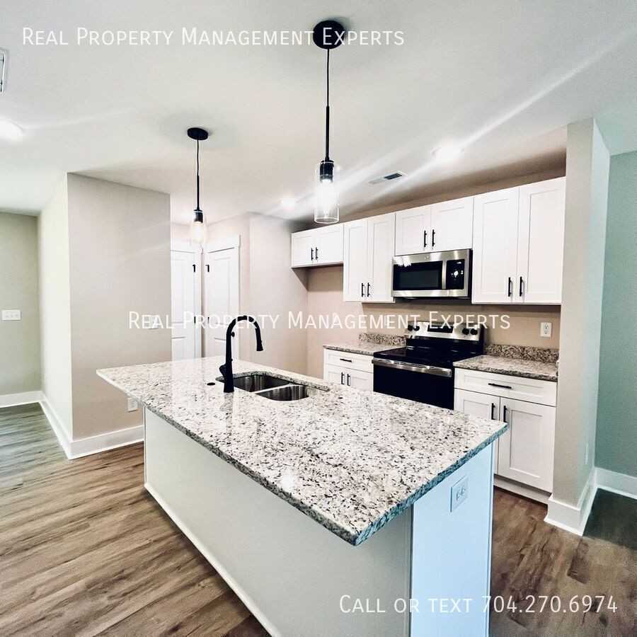 412 N Scruggs St - Photo 2 of 16