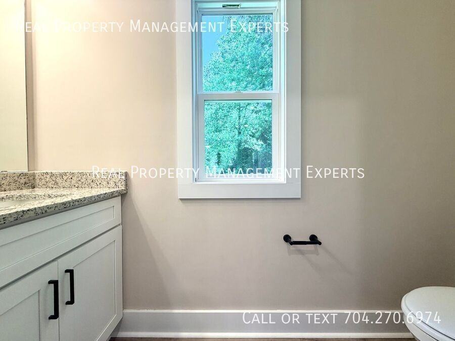 412 N Scruggs St - Photo 6 of 16