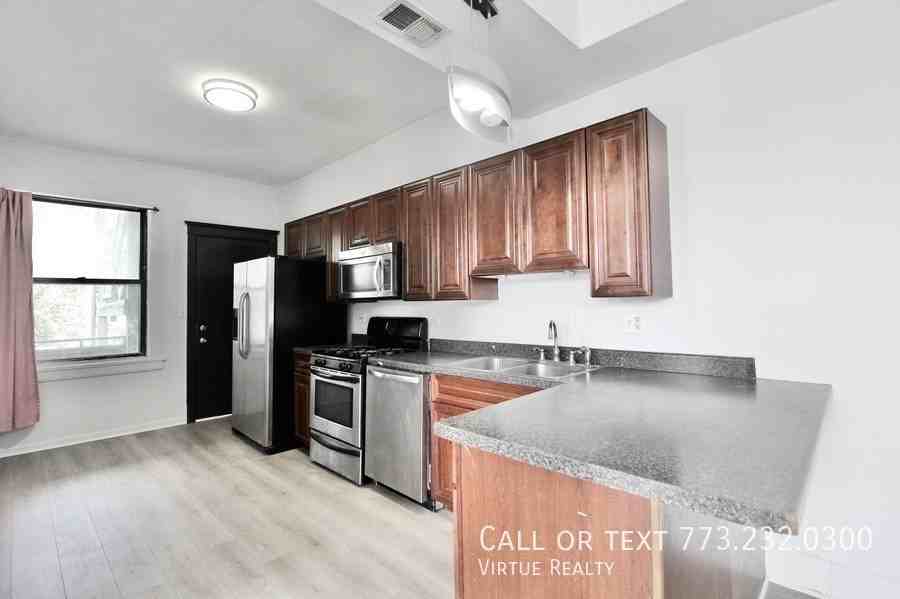 3720 S Indiana Ave #2 - Photo 3 of 39