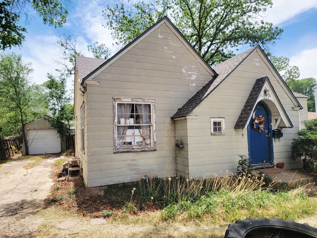 2419 27th St - Photo 2 of 2