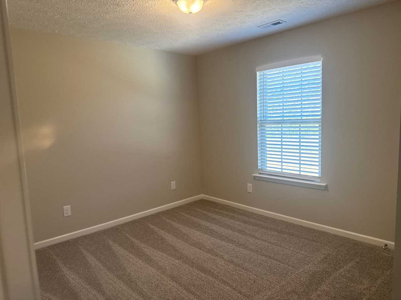 102 Hidden Cir - Photo 5 of 11