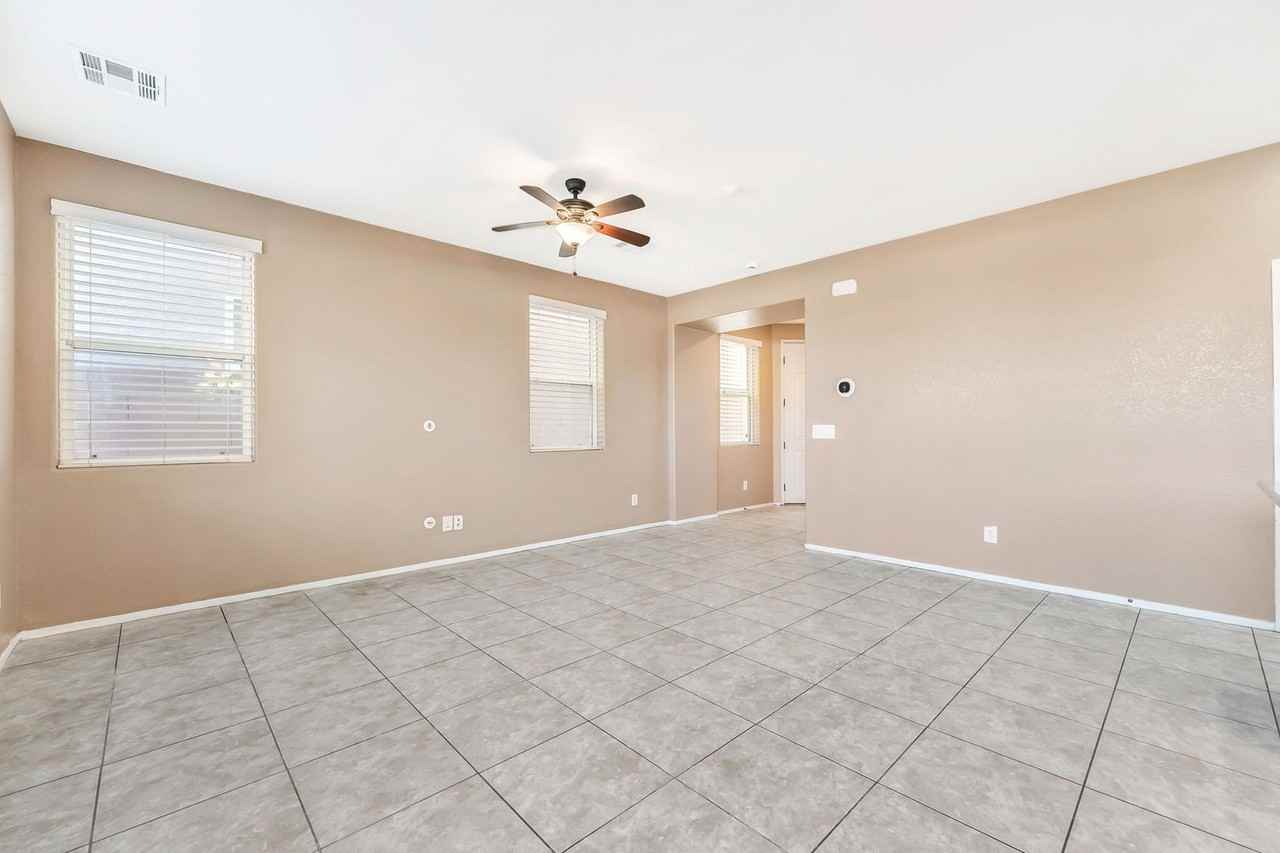6183 Yankee Spring St - Photo 3 of 20