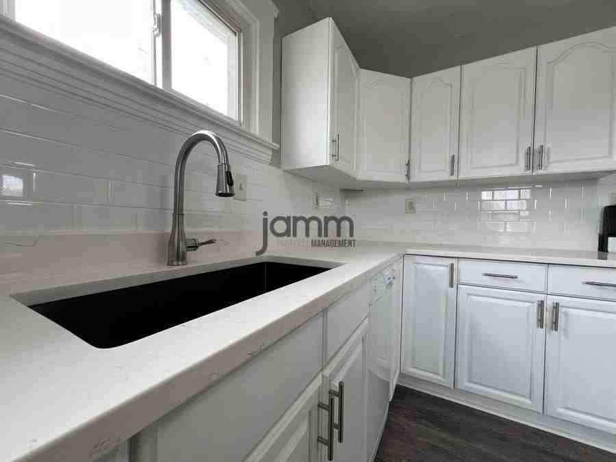 1548 Alameda Ave - Photo 4 of 17