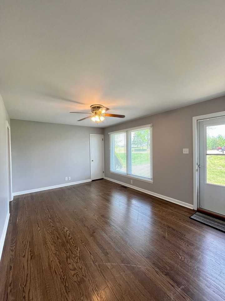 2950 Ashland City Rd - Photo 4 of 20