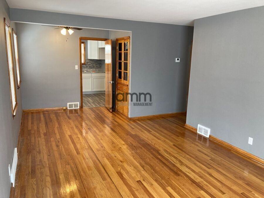 6099 Ridge Rd Lowr #1 - Photo 3 of 17