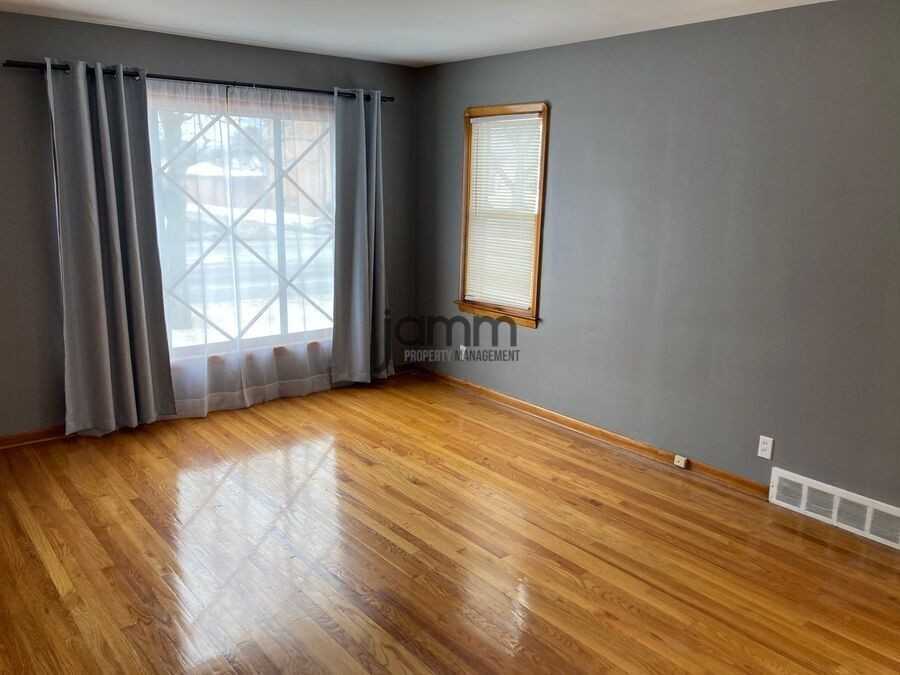 6099 Ridge Rd Lowr #1 - Photo 5 of 17