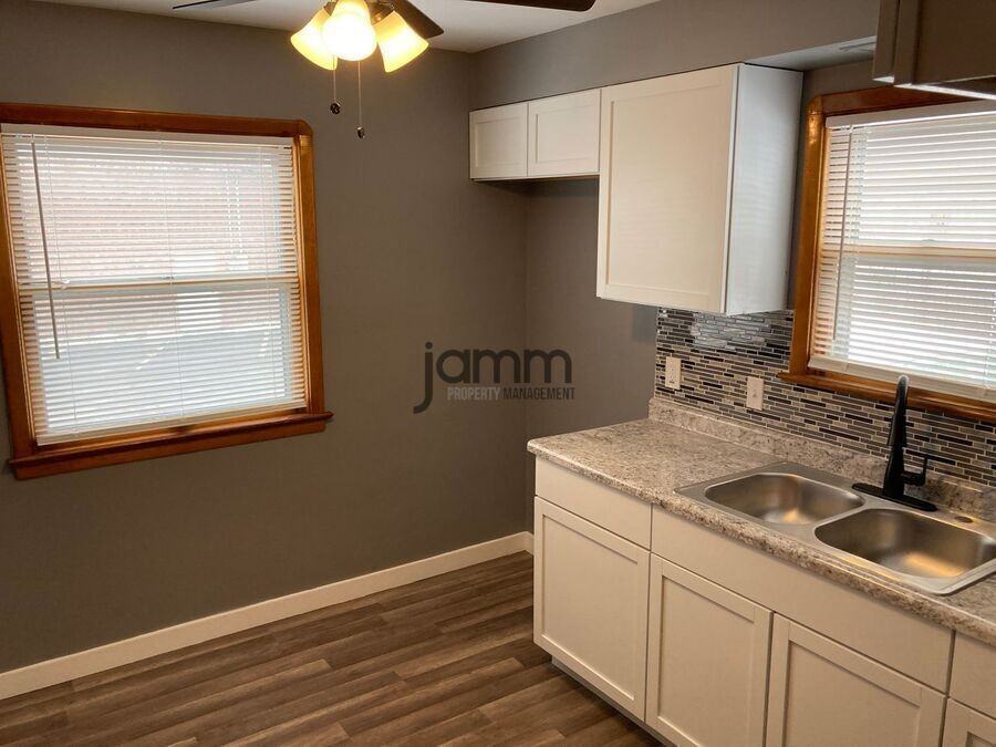 6099 Ridge Rd Lowr #1 - Photo 7 of 17