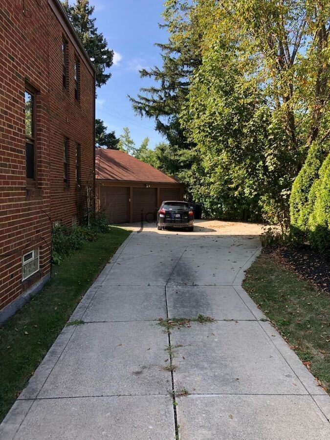 17724 Hilliard Rd Uppr - Photo 5 of 20