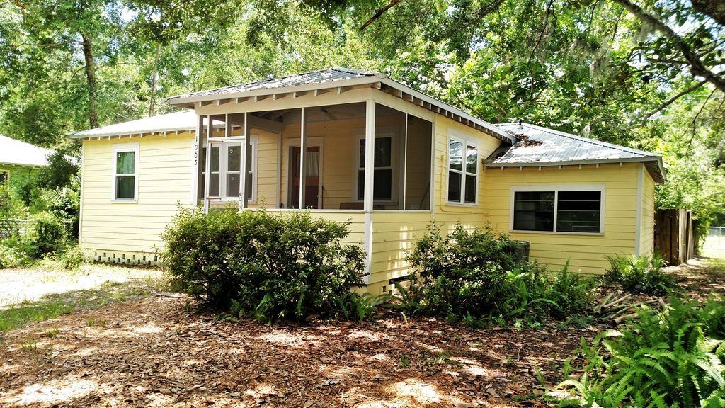 1005 Ne 7th Pl #1 - Photo 2 of 11