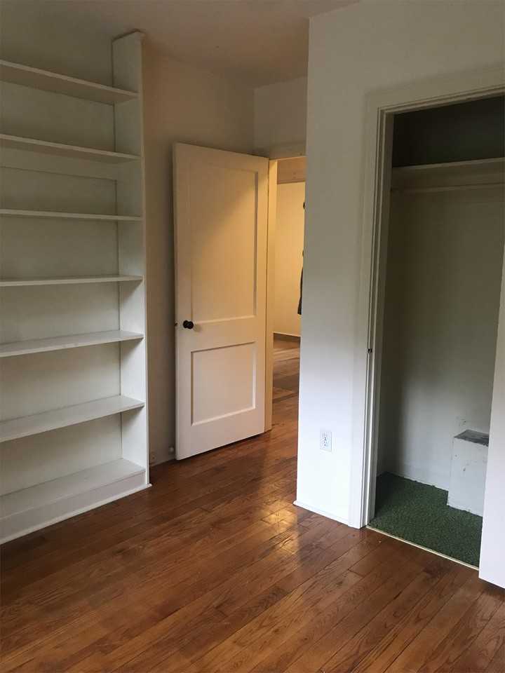 1005 Ne 7th Pl #1 - Photo 4 of 11