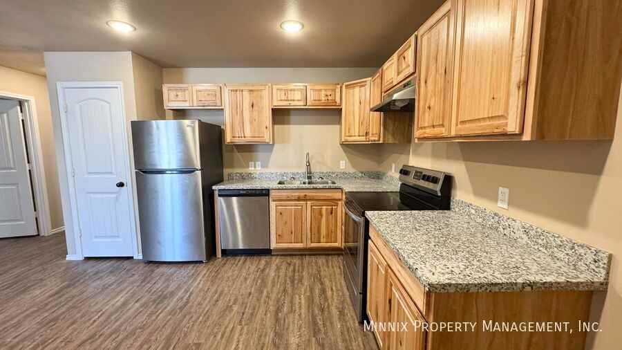 2413 N Avenue O - Photo 5 of 25