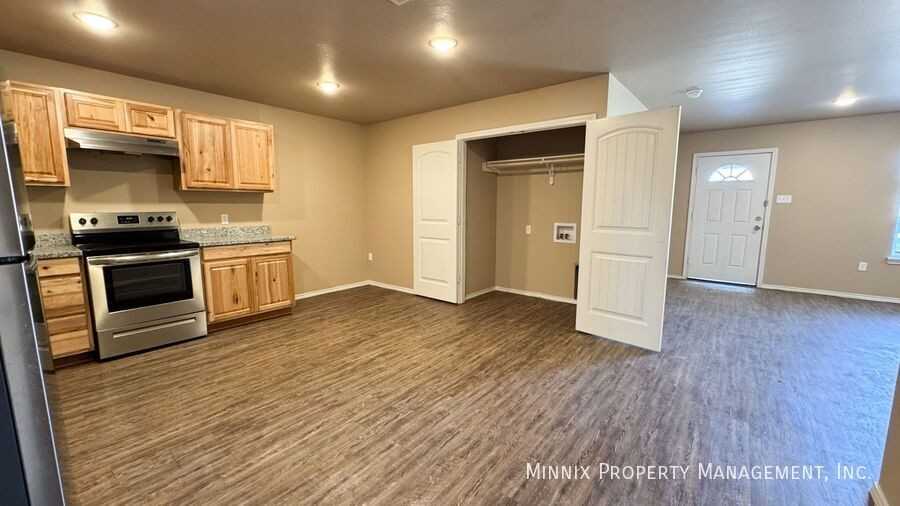 2413 N Avenue O - Photo 6 of 25