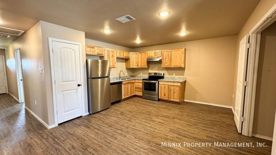 2413 N Avenue O - Photo 7 of 25