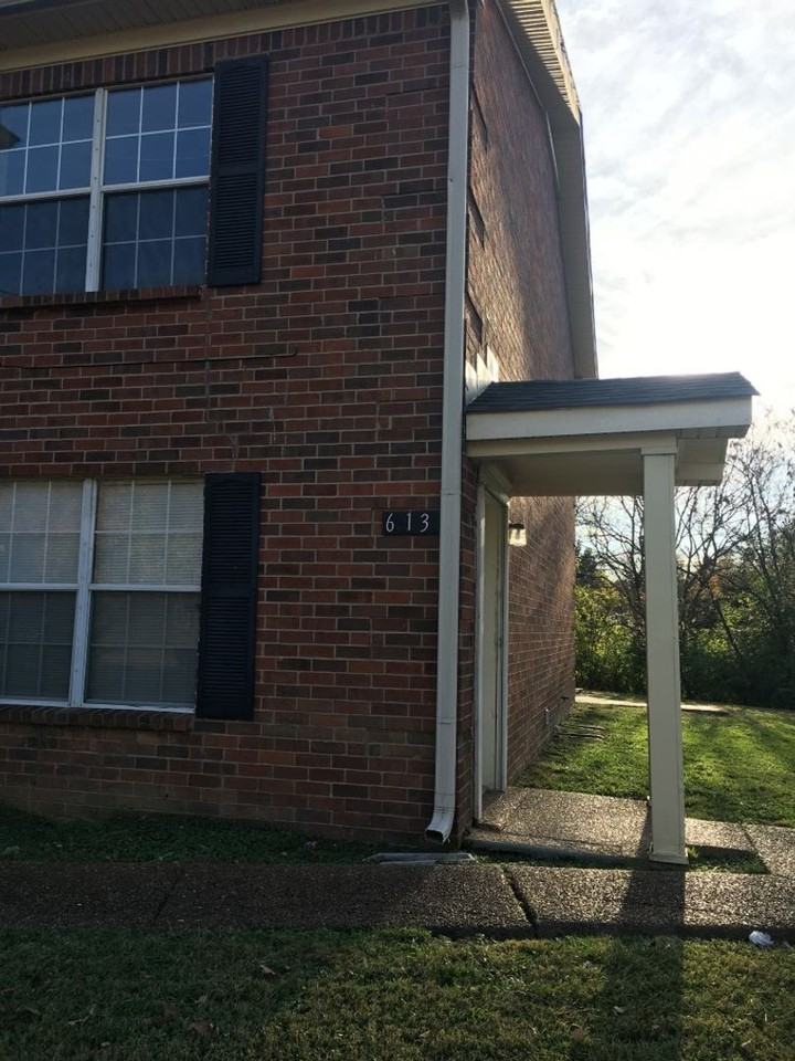 617 Castlegate Dr - Photo 2 of 9