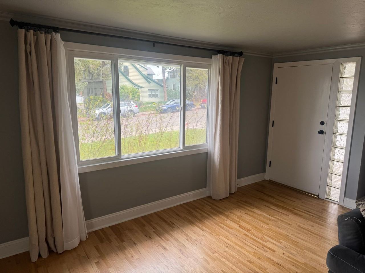 706 E 3rd Ave - Photo 6 of 36