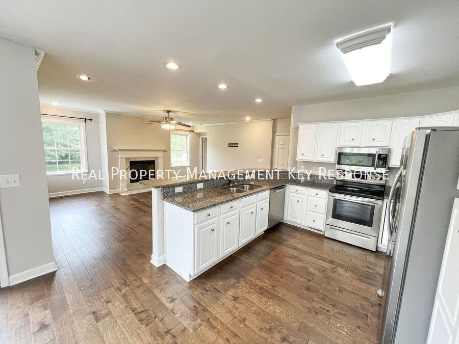 124 Summerlin Dr - Photo 2 of 18