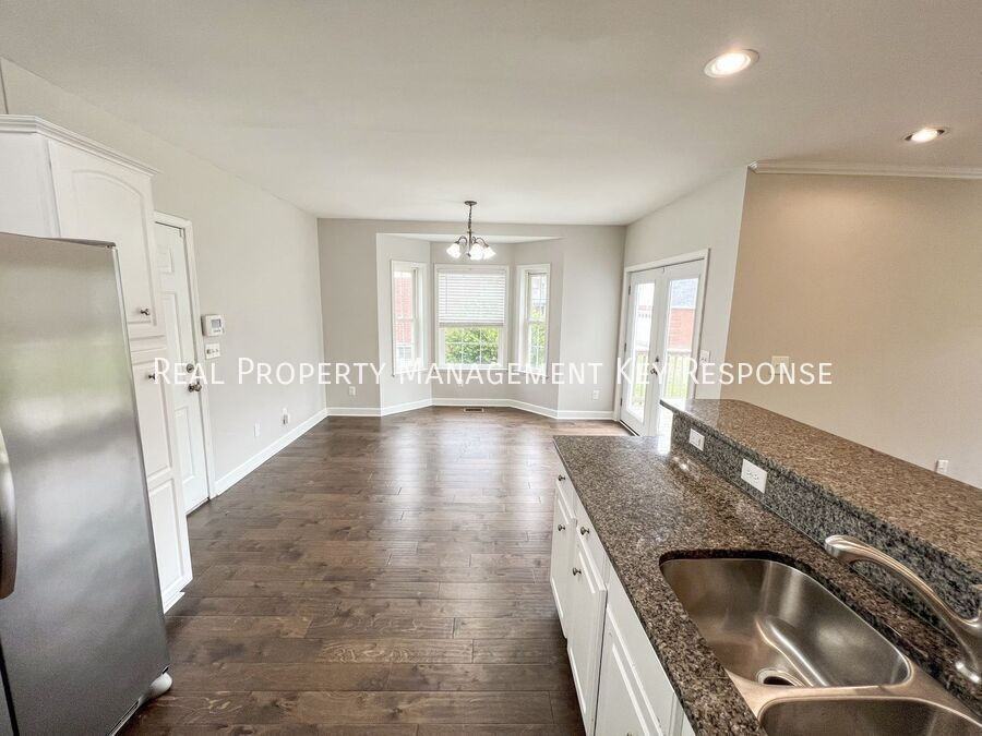 124 Summerlin Dr - Photo 4 of 18