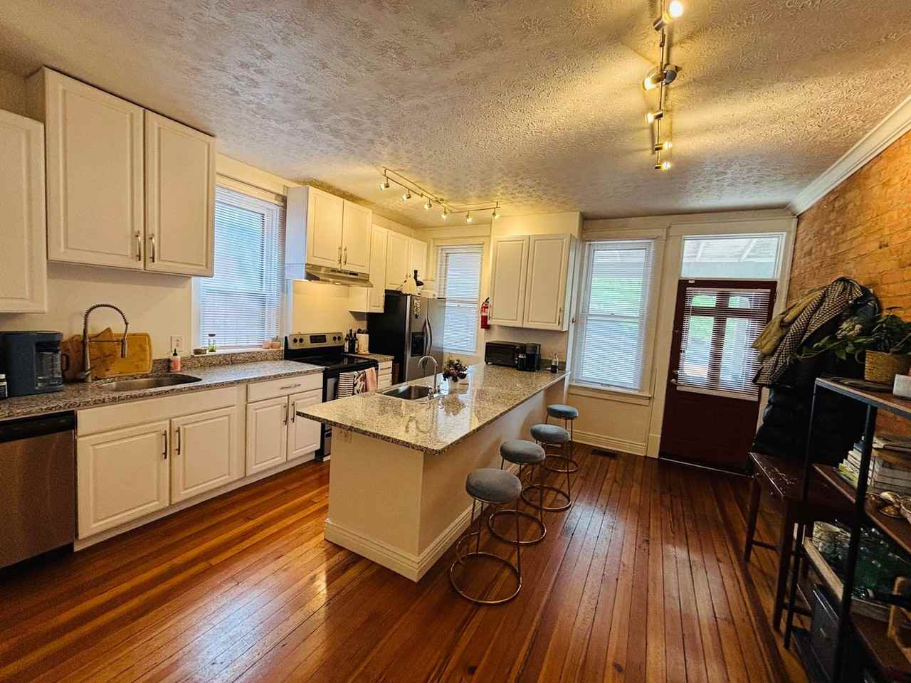 749 Macon Aly - Photo 4 of 28