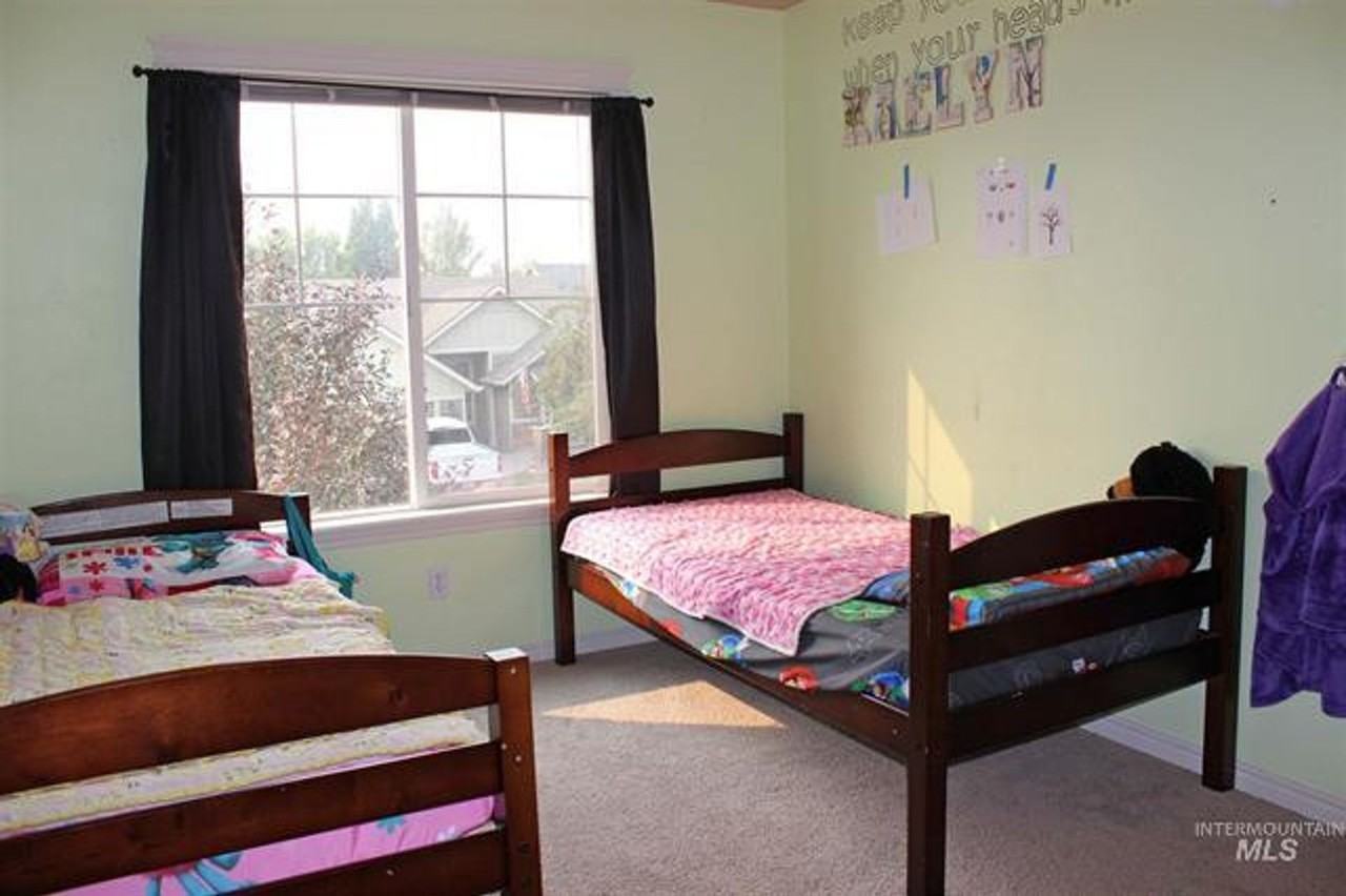 1370 E Ionia St - Photo 4 of 23