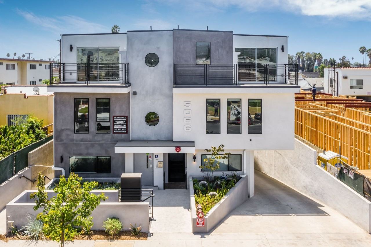 Townhouse in East Hollywood w/ Parking & Private Rooftop Deck! - Photo 2 of 12