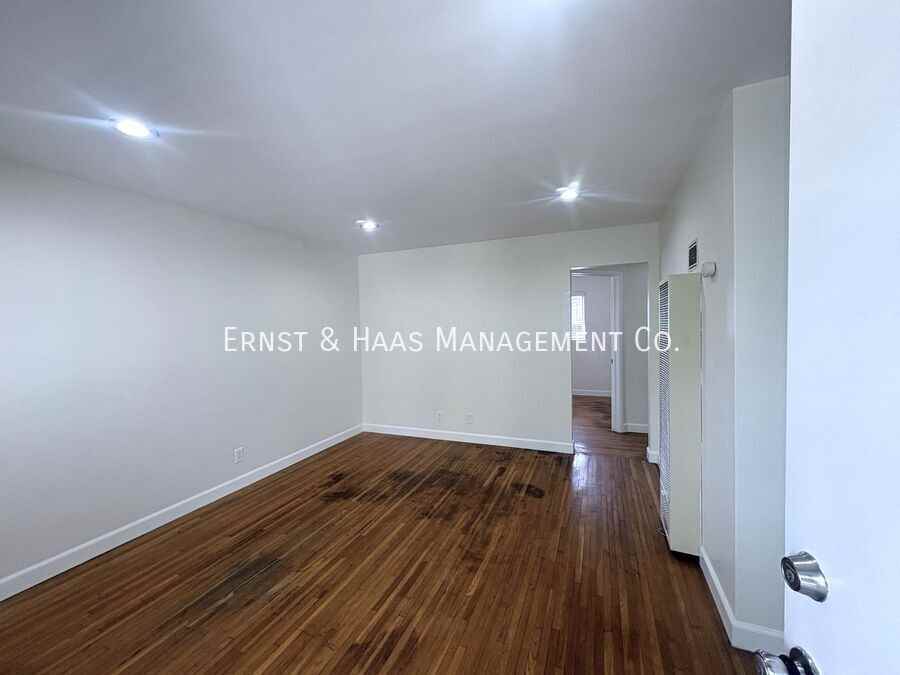 230 E Hullett St #07 - Photo 3 of 12