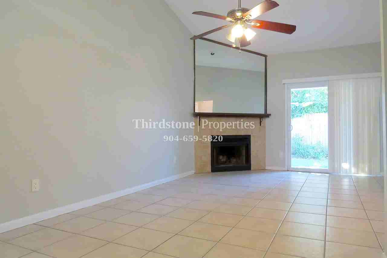 1324 Jefferson Ave #C - Photo 3 of 16