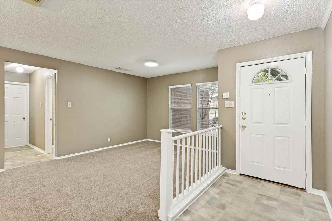 9203 Gambier Dr - Photo 3 of 25