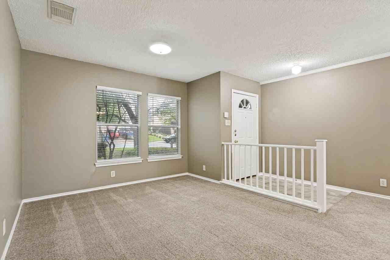 9203 Gambier Dr - Photo 4 of 25