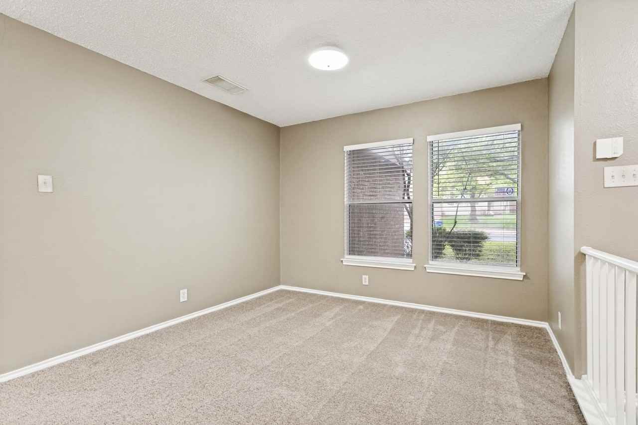 9203 Gambier Dr - Photo 5 of 25