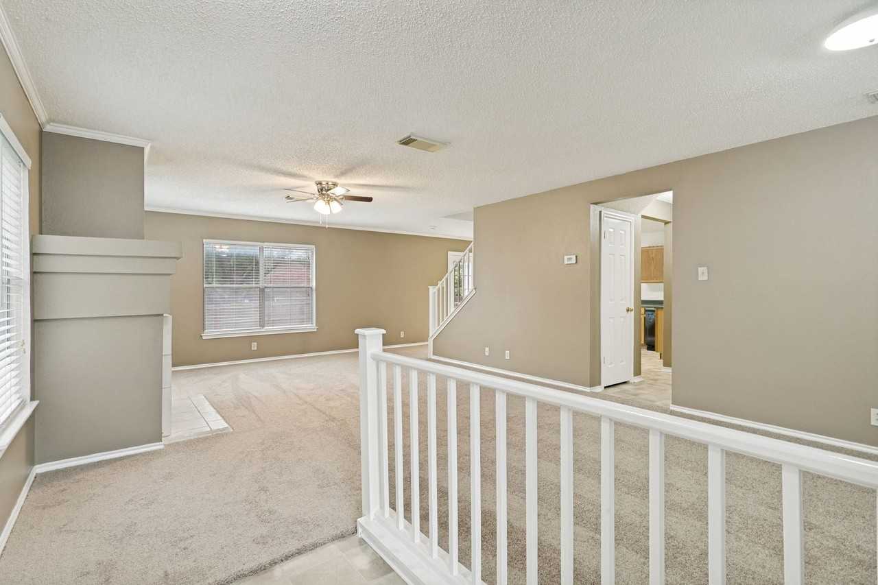 9203 Gambier Dr - Photo 6 of 25