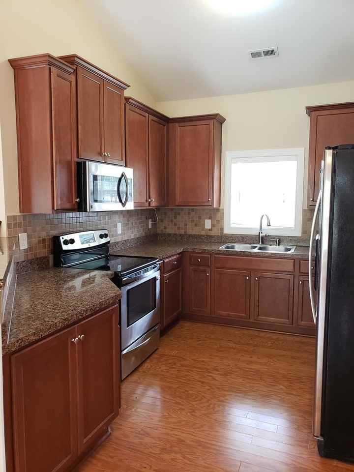 121 Harding Ln - Photo 4 of 18