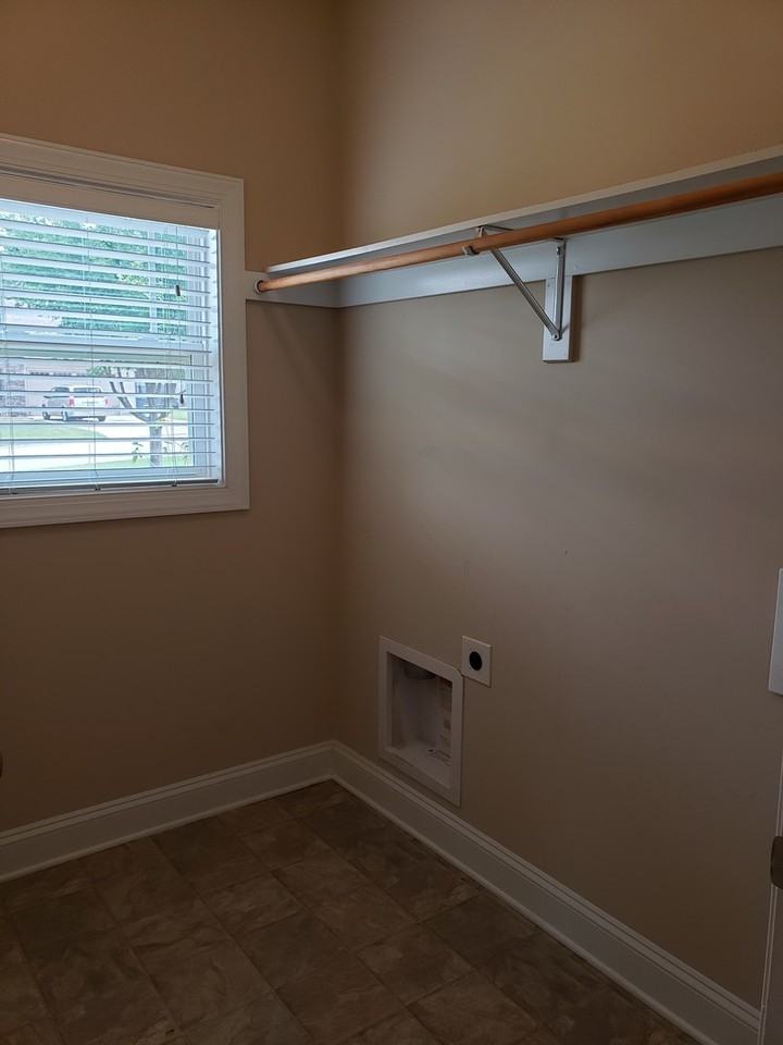 121 Harding Ln - Photo 7 of 18