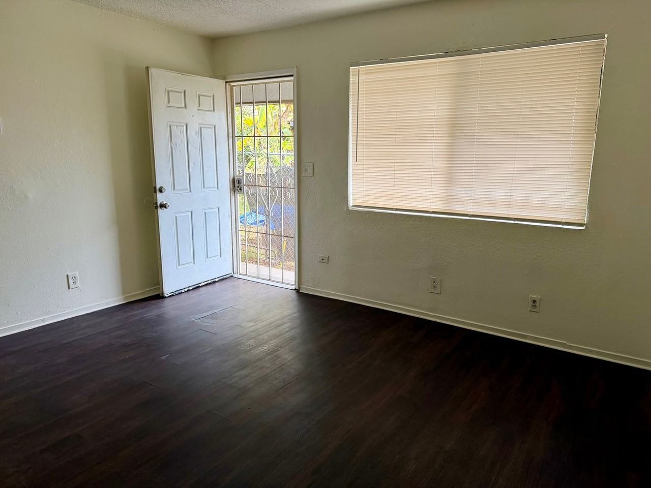 489 S Backer Ave - Photo 3 of 9