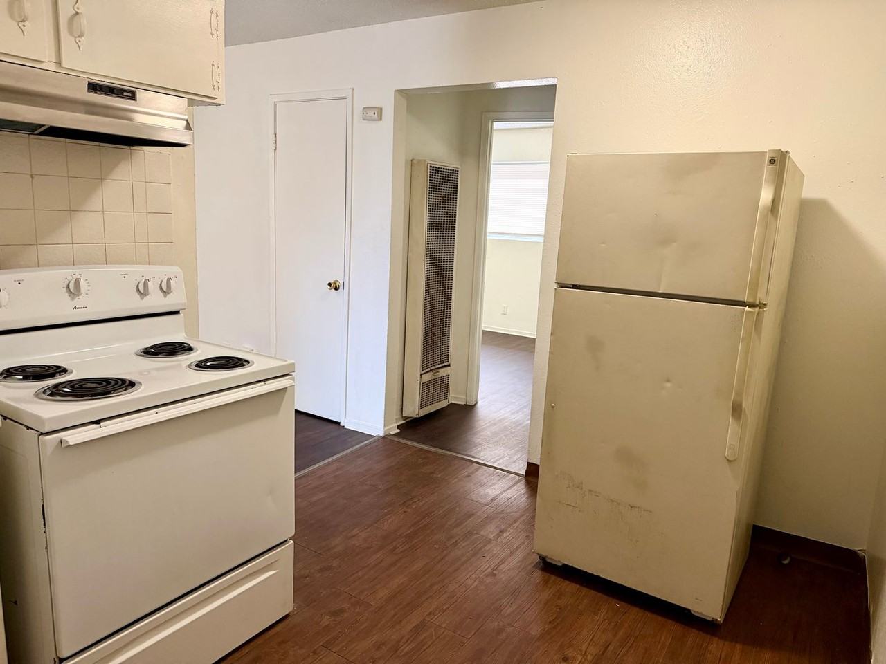 489 S Backer Ave - Photo 4 of 9